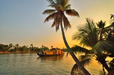 Hausboot in den Backwaters, Kerala, Indien Yoga Reise