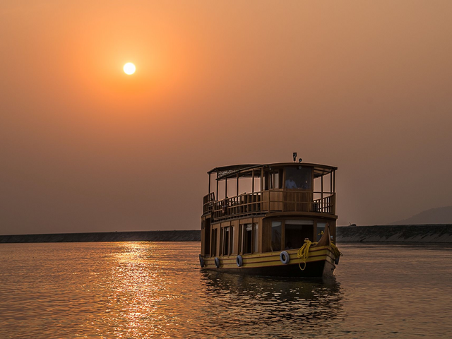 Sonnenuntergang, Brahmaputra, Indien Naturreise