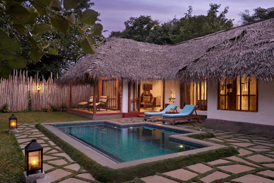 Pool Hütte der Evolve Back Kuruba Safari Lodge, Kabini, Indien Reise