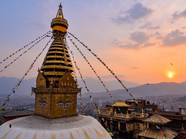 Bodnath bei Sonnenuntergang in Kathmandu, Nepal und Indien Rundreise, Tempel