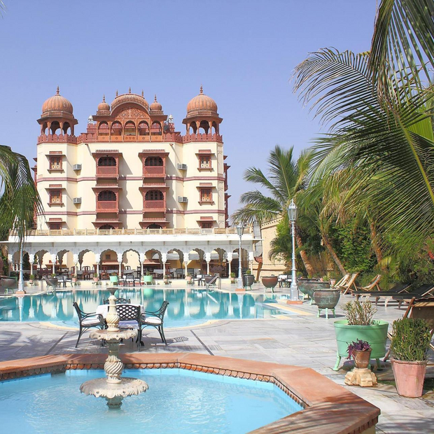 Pool und Außenansicht, Jagat Palace, Pushkar, Indien Rundreise