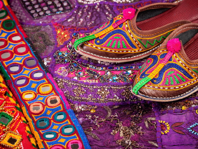 Flohmarkt, bunte Schuhe, Rajasthan, Indien Reise