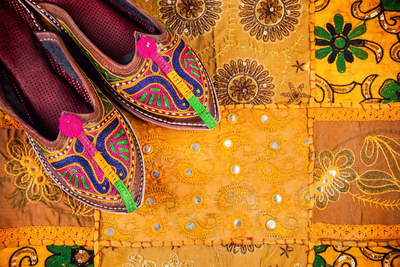 Schuhe auf einem Basar, Indien Reisen