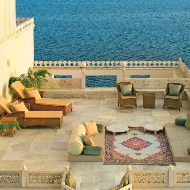 Luxuszimmer mit Terrasse, Hotel Taj Lake Palace, Udaipur, Indien Reisen