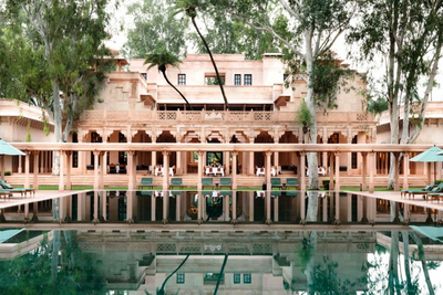 Pool im Amanbagh Hotel, Ajabgarh, Indien Rundreise