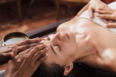Ayurveda Behandlung, Indien Yoga Reise