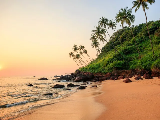 Sonnenuntergang am Strand von Goa, Indien Rundreise, Romanitk