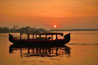 Bootsfahrt auf dem Vembanad See, Indien Reise