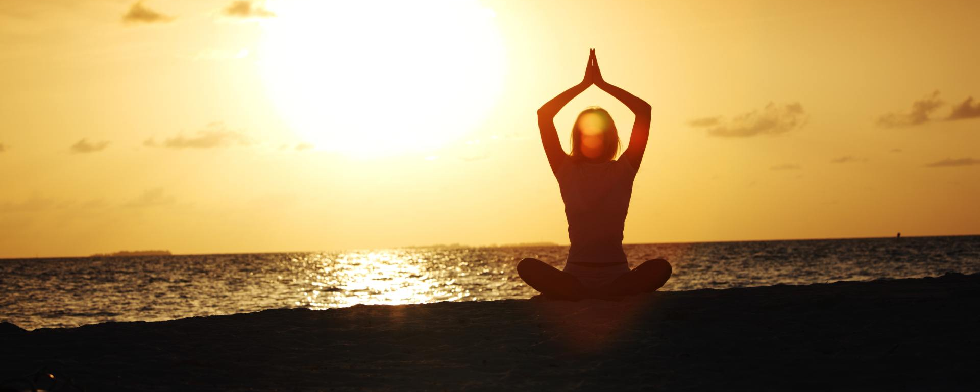 Yogaübung, Sonnenuntergang, Shreyas Yoga Retreat, Indien Reise, Entspannung