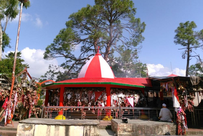 Tempel im Dorf Chitai, Indien Himalaya Reise